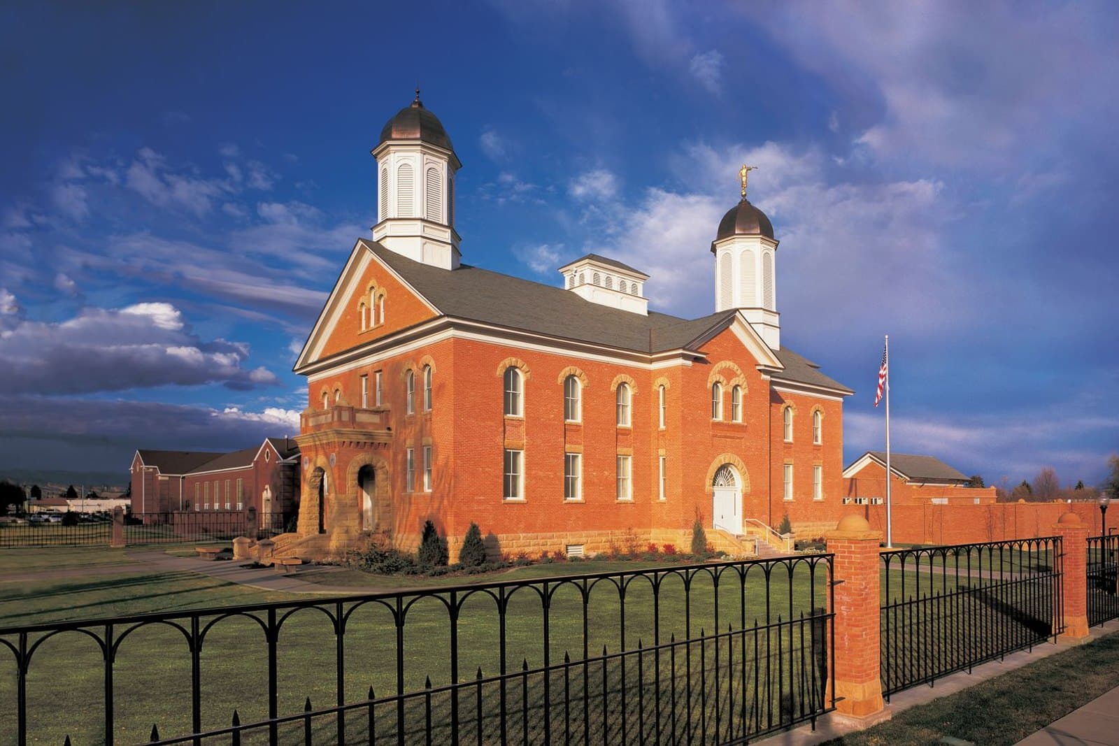 Vernal Utah Temple in Utah, shown on its official venue website