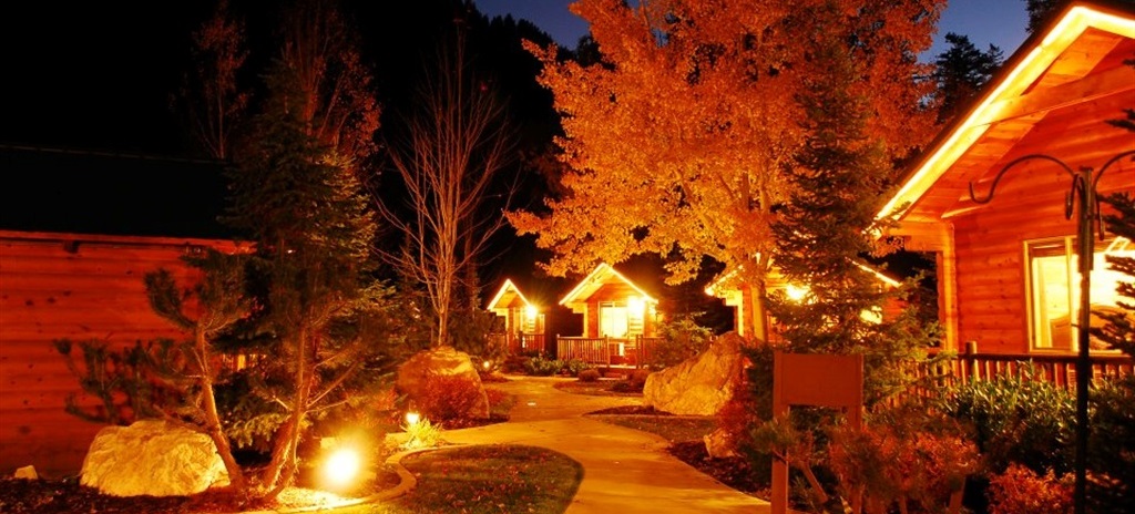 Alaskan Inn - Honeymoon / Lodging / Travel in Ogden, Utah | Salt Lake Bride